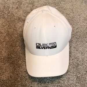 Preowned Unisex Quiksilver baseball cap Hat size: Youth - white